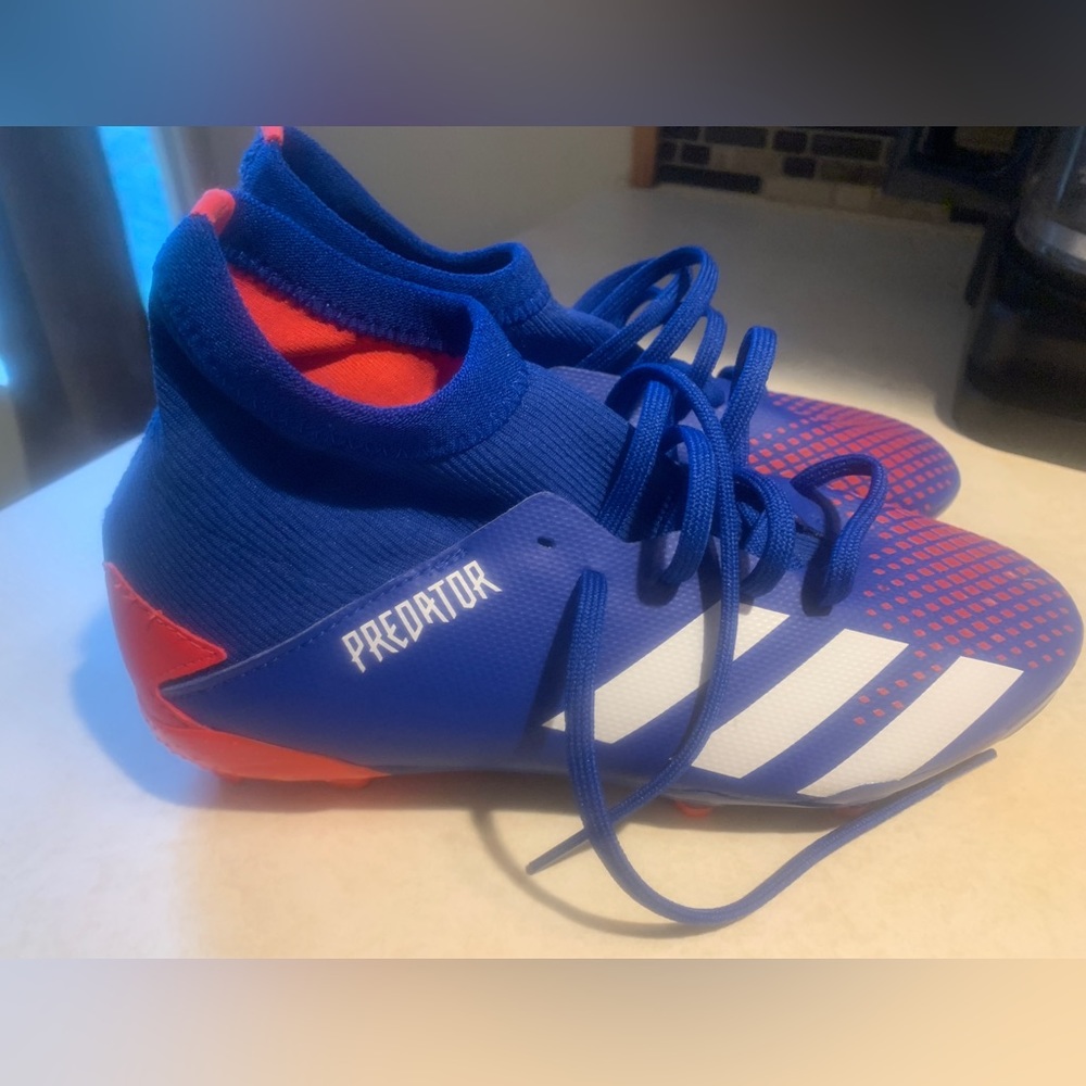 Youth size five adidas predator soccer cleats
